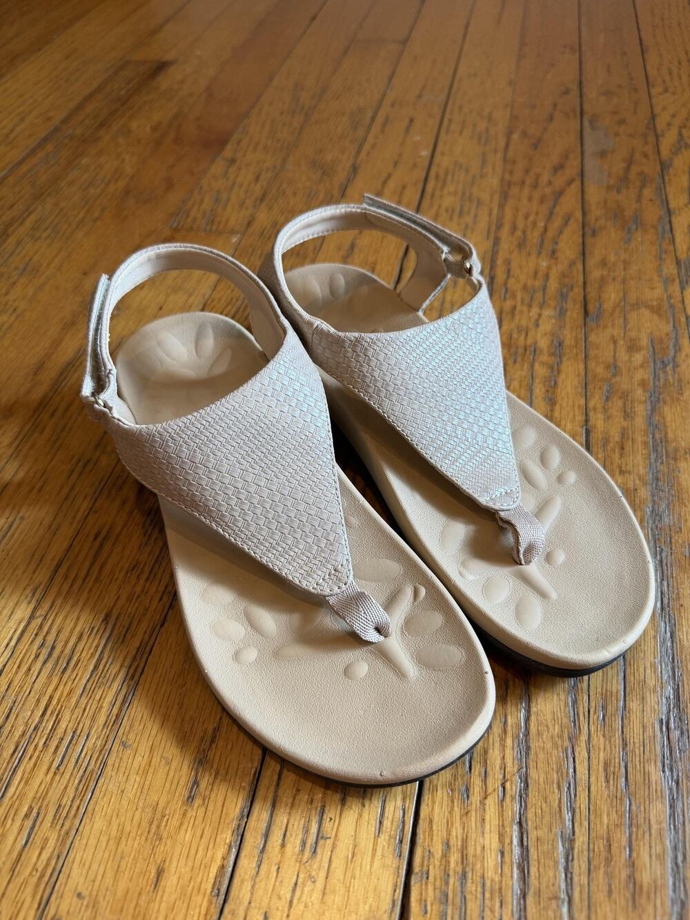 UTENAG Sandals Women 7.5 Beige Thong Wedge Hook Loop Comfort